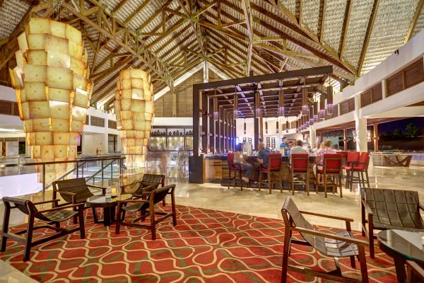 Royalton Punta Cana - Lobby Bar